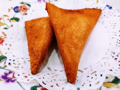 咖喱吞拿鱼角-喜莲咖啡