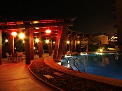 泳池夜景-三亚亚龙湾红树林度假酒店