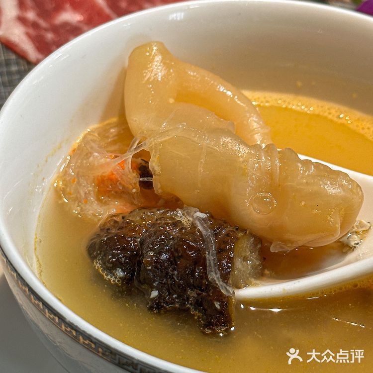 宵夜没有人能拒绝象拔蚌火锅吧！