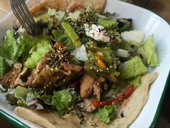 照烧鸡肉配牛油果拉法沙拉-HELLO 27 意面·沙拉·帕尼尼