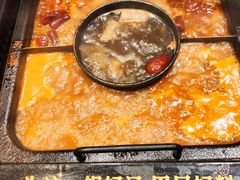 -老牌坊云南鱼豆花火锅(爱建店)