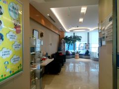 -瑞尔齿科(南京东路名人诊所)