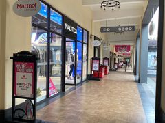 -王府井奥莱临潼小镇(临潼店)