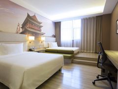 -西安大雁塔科技大学地铁站亚朵酒店