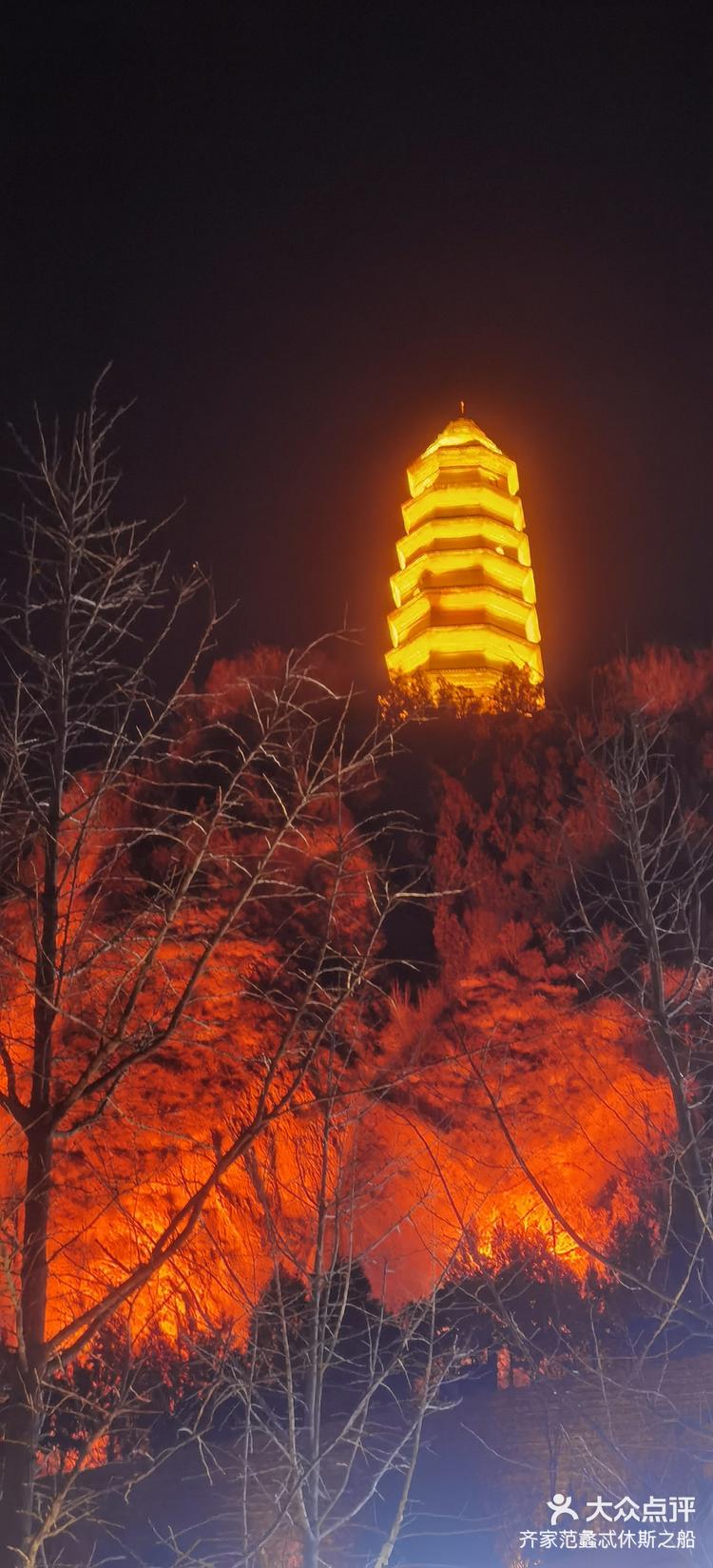 宝塔山暗夜明灯