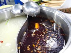 鸳鸯锅底-马路边边·成都串串(翠柏路店)