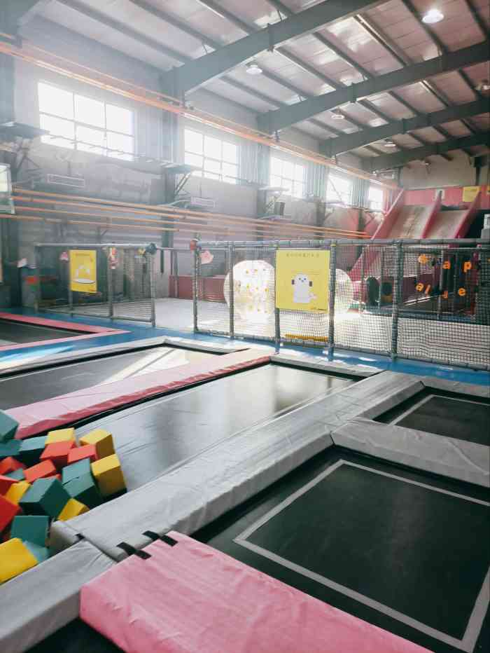 嗨酷蹦床公园位于广."-大众点评移动版