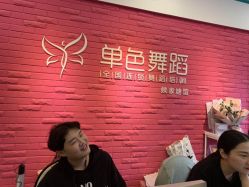 -单色舞蹈