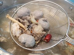 手锤牛肉丸（生）-湾区九号鲜切牛肉火锅(明珠南路店)