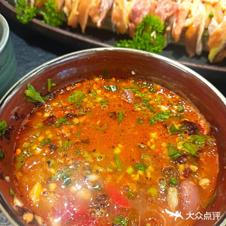 华堂新辰汇非遗酸汤+糟辣锅，一口到黔南