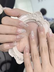 -芊屿芊浔美甲