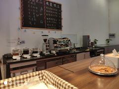 -奔驰北京极光星徽(四元桥店)