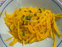 蟹黄咸蛋土豆丝-荆九爷爆炒桥头三嫩(夫子庙店)