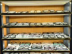 -优医视平价眼镜蔡司依视路折扣工厂店(十里堡店)