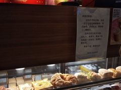 面包甜点陈列柜-星巴克(北京西站5号候车室)