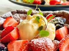 荷兰松饼配蜂蜜水果香草冰淇淋-碧特博格·20年品牌西餐厅(芜湖路店)