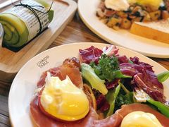 班尼迪克蛋-Common Table · Brunch & Coffee