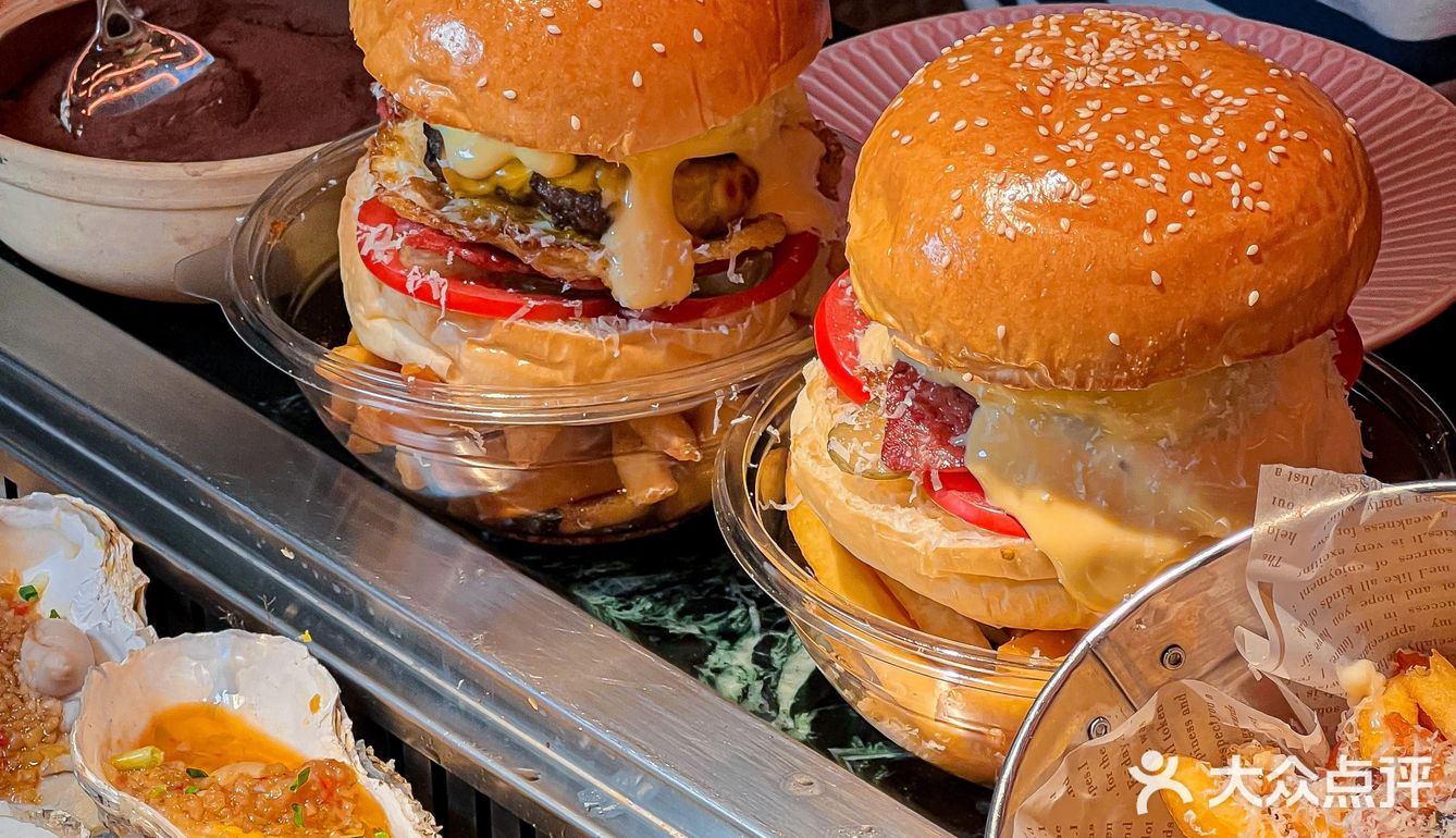 武汉江边街头汉堡🍔！饿了么兄弟们