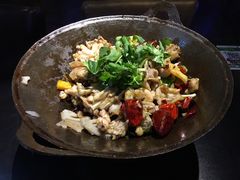 泥炉碳锅牛蛙-西街夜油条·麻团包乌饭