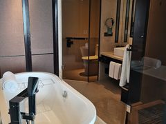 -三亚湾海居铂尔曼度假酒店