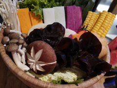 -湊湊火锅·茶憩(杭州湖滨银泰in77店)