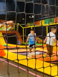 -蹦蹦跳跳(新奥购物中心店)