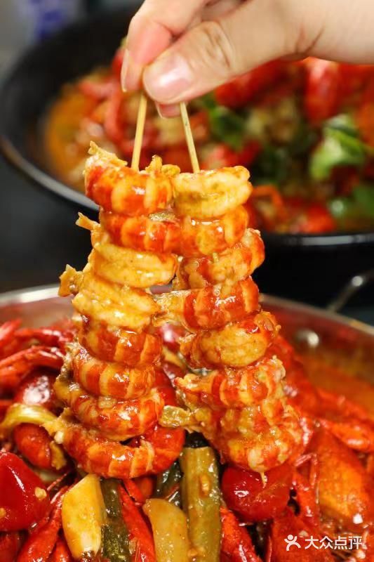 吃小龙虾尝尝鲜啦！