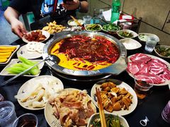 -洞亭火锅(防空洞总店)