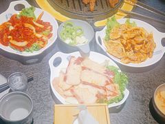 -七甲山烤肉(长白山奇石山珍根艺一条街店)