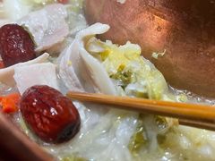 -果松木炭酸菜铜火锅·外婆参鸡汤