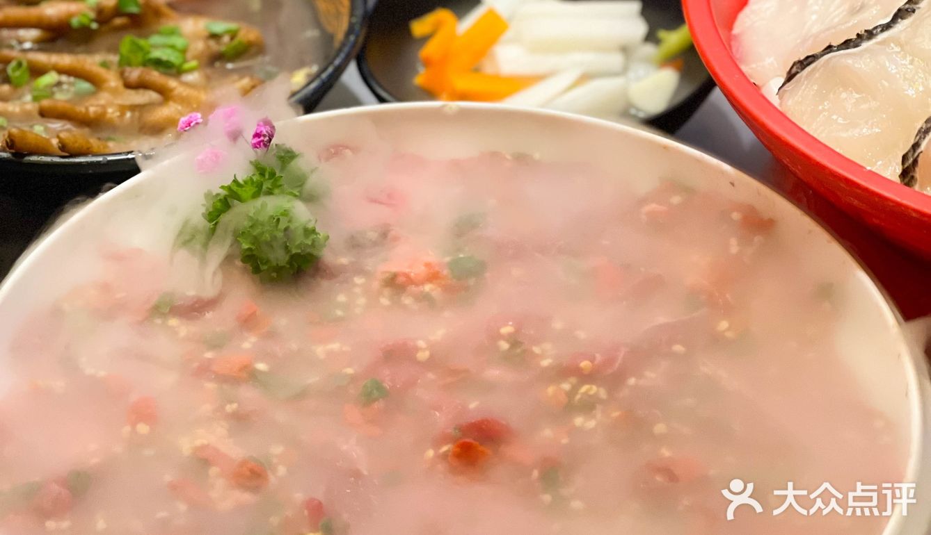 济南探店｜来这家火锅店 鱼头牛蛙一网打尽