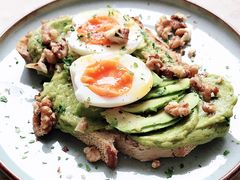 牛油果煮蛋吐司-RAC BAR(安福路店)