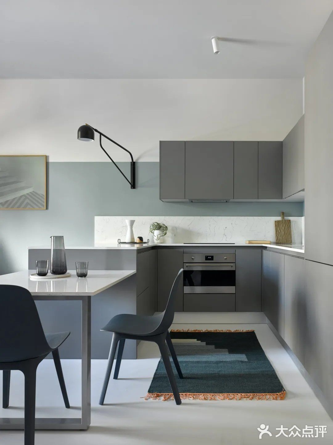 色卡：浅灰蓝色+亮白色+冰川灰+烟灰色+深海绿