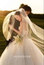 -雪中彩影婚纱摄影·微光艺术中心