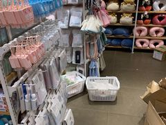 -名创优品(北京新中关购物中心地铁层店)