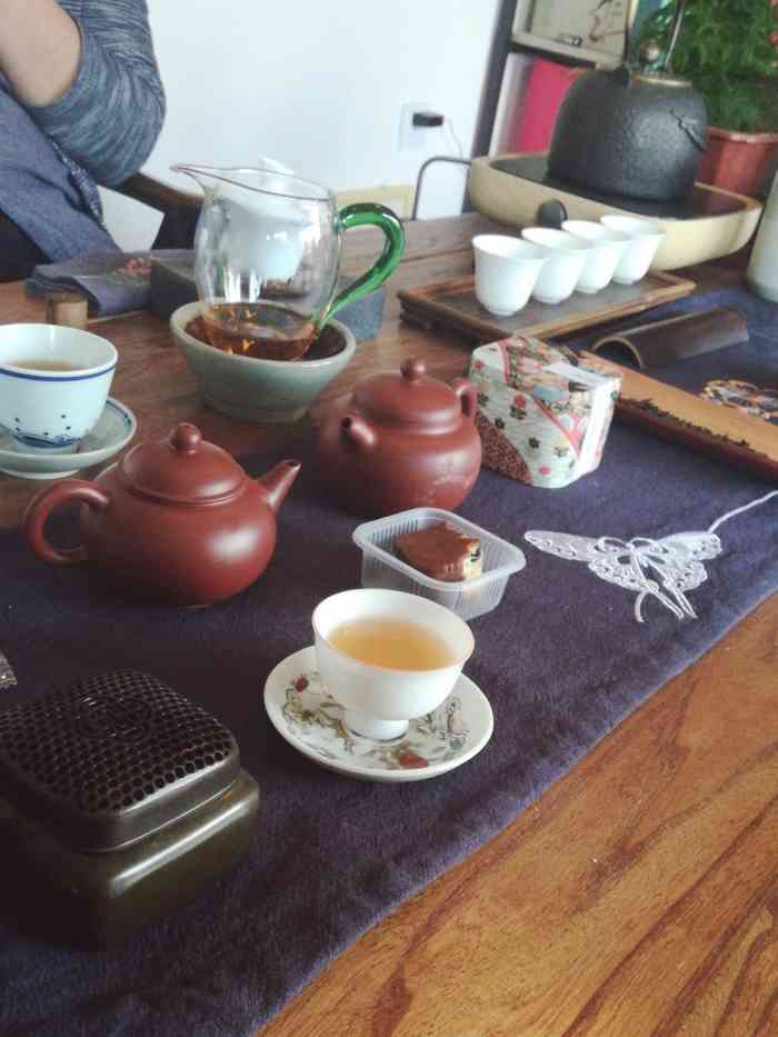 喝茶的真实一点的照片图片