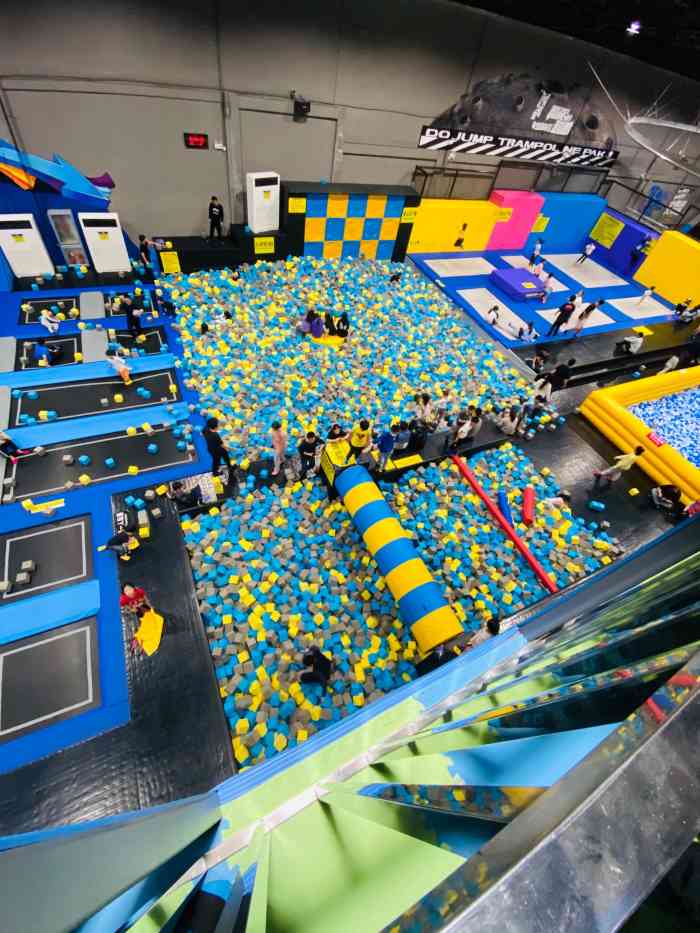 超时空蹦床团建乐园金桥店