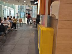-麦当劳(假日广场店)