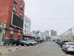 停车场-地坛游泳馆