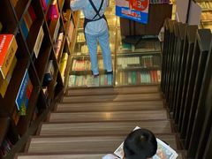 -钟书阁(松江泰晤士小镇店)