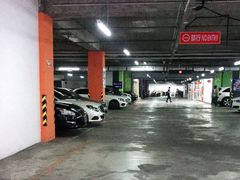 -新荟城购物中心-停车场