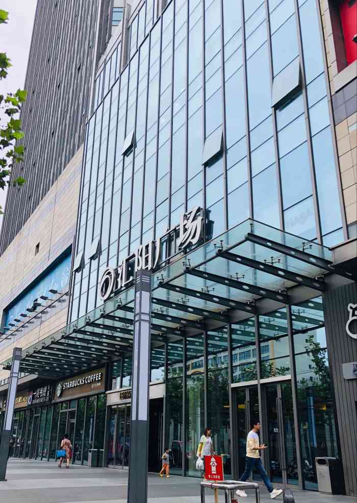 汇阳广场-"这个广场这里有个很大个电影院.然后这里,.