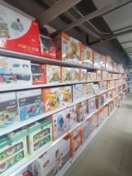 -来此探索玩具仓储店