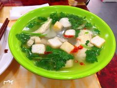 两只百叶包油豆腐粉丝汤-张记汤馆(嫩江路店)