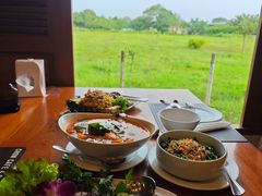 -Chom Cafe and Restaurant