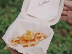 蜂巢可颂华夫饼-LilBee Coffee