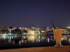 -Lake Shore Hotel & Restaurant