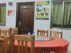 大堂-银峰农庄·特色烧鸡·鲜无花果浸鸡