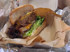 美式经典牛肉汉堡-shark burger·鲨鱼汉堡(交子大道店)