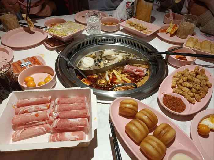 季季红自选超市火锅(蓝天碧水店)-"菜品味道很好非常的新鲜,服务员